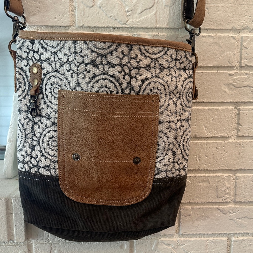 Stylish Brown & Cream Patterned Crossbody Tote